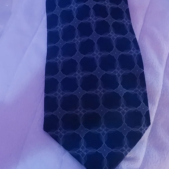 Calvin Klein necktie - Picture 1 of 2